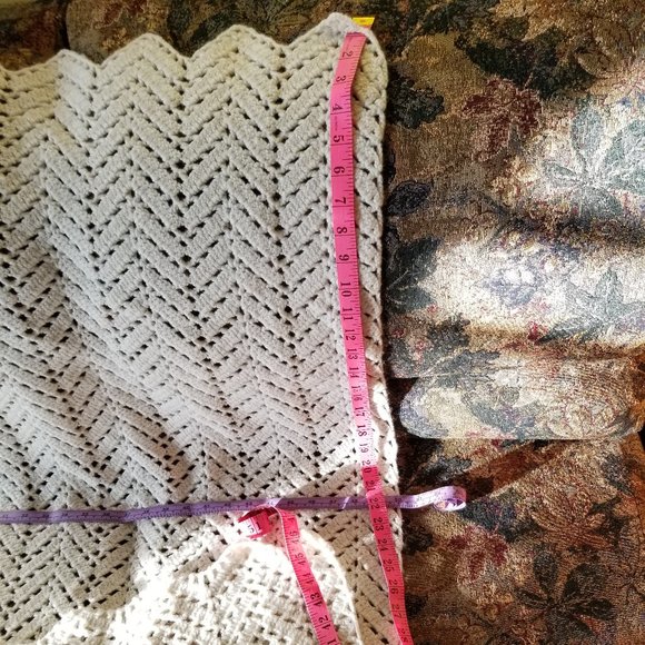 Crochet, lace, zig zag pattern, scalloped, cream, afghan/throw/blanket, handmade - Picture 3 of 5